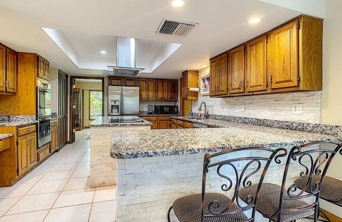Fruitville House | 4 bdr 4800 sq ft Luxurious Home+Huge Heated Pool