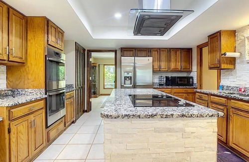 Fruitville House | 4 bdr 4800 sq ft Luxurious Home+Huge Heated Pool