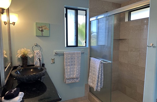 Princeville House | 4 Bdr Home Bay, Mtn & Waterfall views Hot tub, Walk to Beaches.