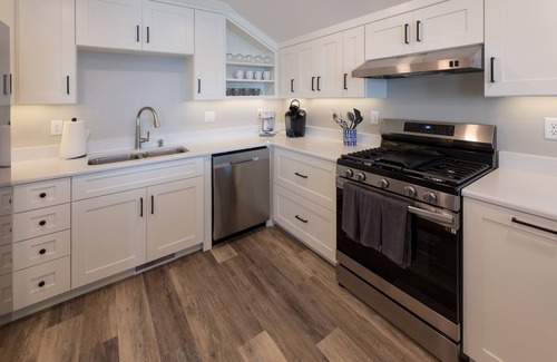 Green Lake House | 4 BDRM 2 Bath Boathouse on Green Lake/sleeps 11