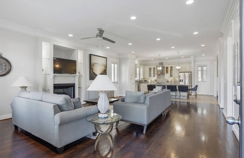 Edgehill House | 4 bdrm+3offices. Walk to the Gulch, Rooftop Deck, Outdoor Grill