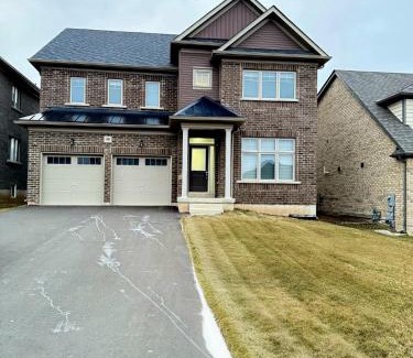 Port Colborne Apartment | 4-Bdrm Comfort with Fireplace mins from Downtown