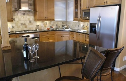 Central Okanagan House | 4 BDRM TH right on the Lake