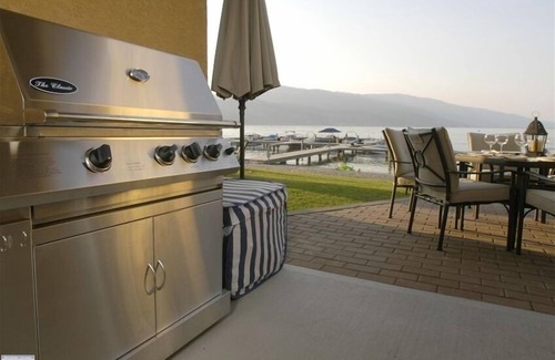 Central Okanagan House | 4 BDRM TH right on the Lake