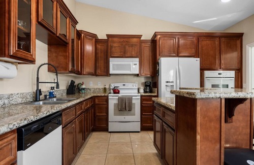 Littlefield House | 4 Bdrm - UTV and GOLF J & Amy