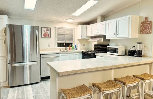 Geneva-on-the-Lake House | 4 BDRM Villa Sleeps 14 in the Heart of Geneva on the Lake