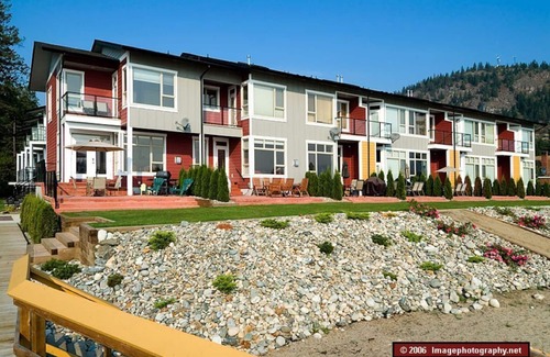 Scotch Creek House | 4-Bdrm Waterfront Townhome