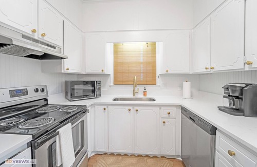 Summerville House | 4 Bdrms 3 Bath 2 Kitchens 2 Laundry Fenced In Yard & More - The Townie