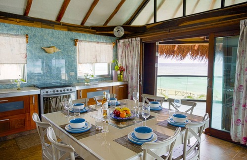 Playa del Secreto Apartment | 4 Bdrs. Amazing BeachFront Penthouse sleeps 9, Pool, Staff, Wi-Fi, Chef at home