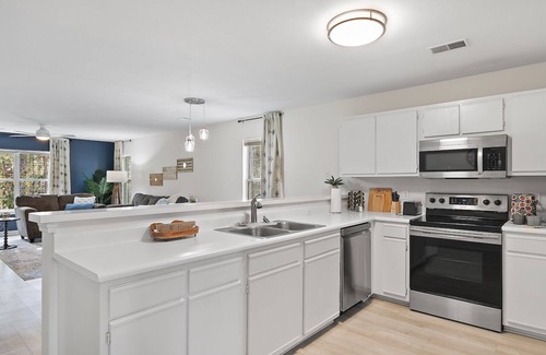 Carolina Forest Condo | 4 Bds- 9-min Drive Dwntwn & Beach- Golfers Welcome