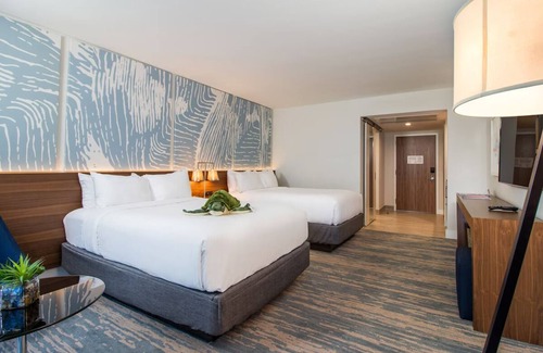 Central Beach House | 4 Beach Escape Rooms with Pool Near Hugh Taylor Birch Park