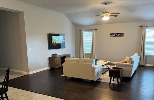 Norman House | 4 bed 2 bath - Beautiful Home in Greanleaf Trail, Norman, OK