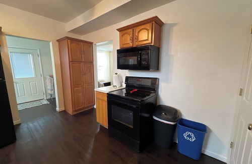 Southwest Area House | 4 Bed 2 Bath Czech Village Cedar Rapids