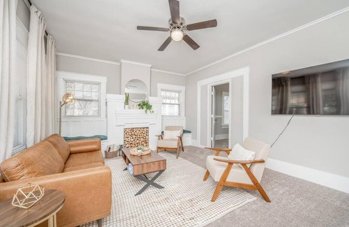 Wichita House | 4 Bed 2 Bath Home by College Hill and Hospitals