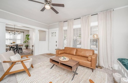 Wichita House | 4 Bed 2 Bath Home by College Hill and Hospitals