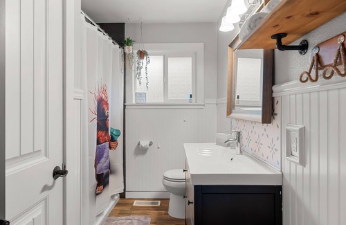 Lacey House | 4 bed, 2 bath… perfect home away from home for the whole family in Lacey, WA!