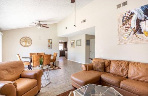 Paradise House | 4 bed 2 bath Reno with Private Pool