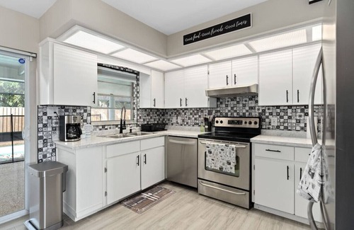 Buena Ventura Lakes House | 4 bed 3.5 bath pool home