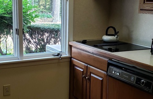 Sunapee House | 4 Bed 3 BA, Stunning Views! WALK DIRECTLY ONTO 5TH HOLE OF OUR GOLF COURSE!