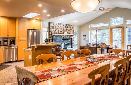 Deer Park House | 4 Bed 4 Bath 3 masters, 10 Shark Passes Included With Rental