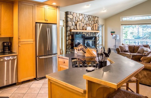 Deer Park House | 4 Bed 4 Bath 3 masters, 10 Shark Passes Included With Rental