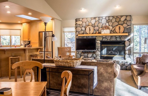Deer Park House | 4 Bed 4 Bath 3 masters, 10 Shark Passes Included With Rental