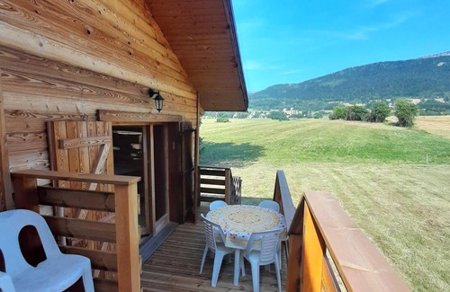 Lans-en-Vercors Ski Chalet | 4-bed chalet with terrace and parking in Lans-en-Vercors