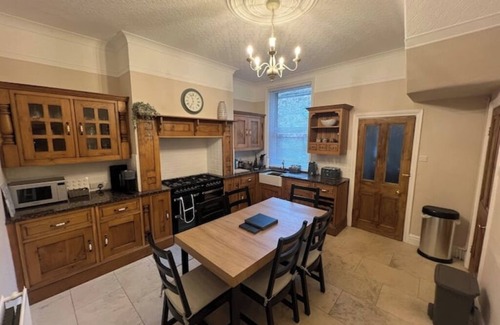 Ilkley House | 4 Bed End Terrace - Sleeps 7