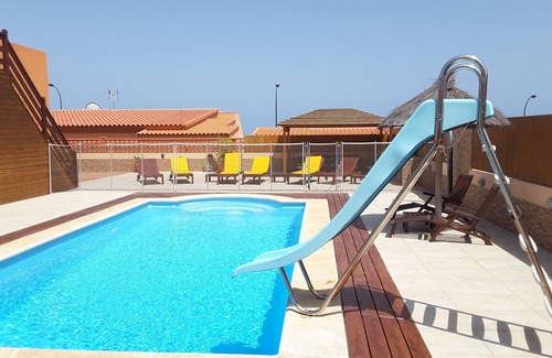 Caleta de Fuste Villa | 4 Bed Villa in Town, 10m Pool, Kid Slide, Pool Fence, BBQ, Outdoor Lounges