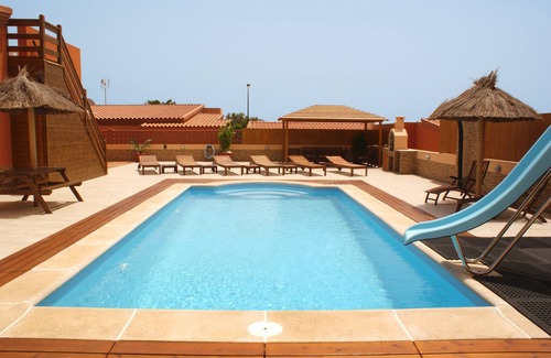 Caleta de Fuste Villa | 4 Bed Villa in Town, 10m Pool, Kid Slide, Pool Fence, BBQ, Outdoor Lounges