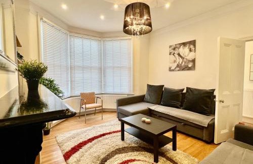 Haringey House | 4 bed house 10 min walk to Tube