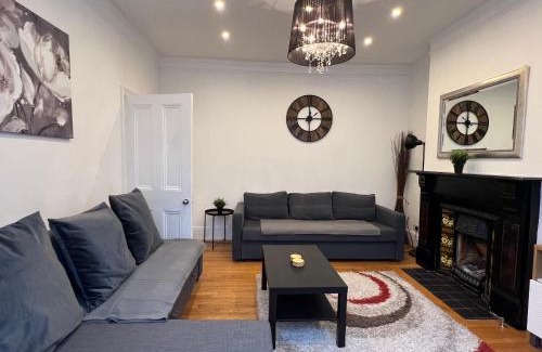 Haringey House | 4 bed house 10 min walk to Tube