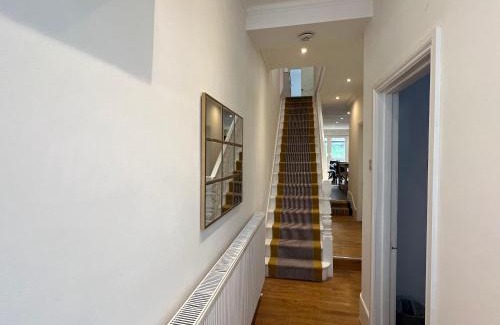 Haringey House | 4 bed house 10 min walk to Tube