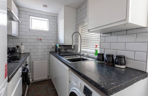 Preston House | 4 Bed House Contractor & Leisure: luxurious home nestled in the heart of Preston