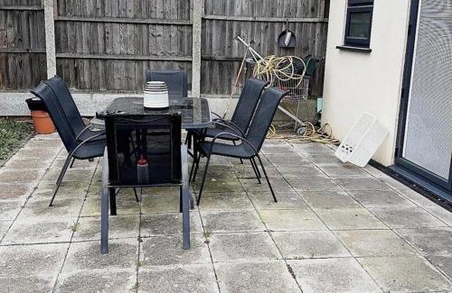 Becontree House | 4 Bed House-Garden-Parking-15 min Elizabeth Line