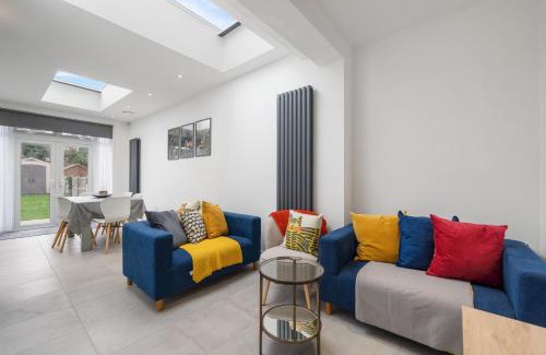 Enfield House | 4-Bed House Ideal for Families and Corporate Stays