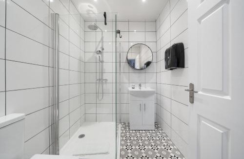 Enfield House | 4-Bed House Ideal for Families and Corporate Stays