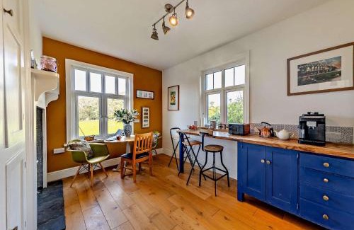 Fairbourne House | 4 Bed in Fairbourne 42772
