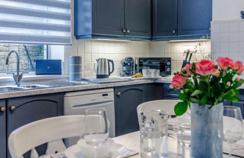 Holmfirth House | 4 Bed in Holmfirth 86032