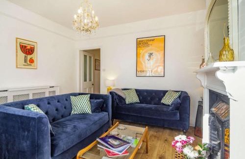 Holt House | 4 Bed in Holt 87148