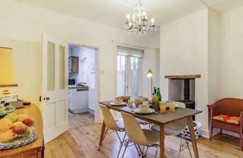 Holt House | 4 Bed in Holt 87148