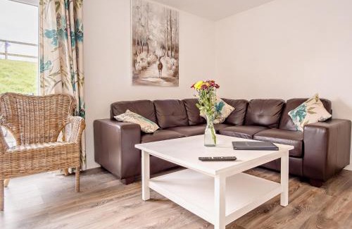 Newport House | 4 Bed in Newport 90251