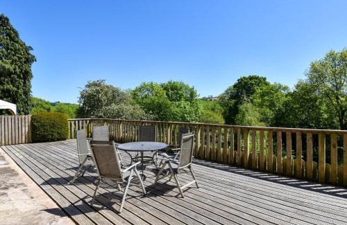 Newtown House | 4 Bed in Newtown 48641