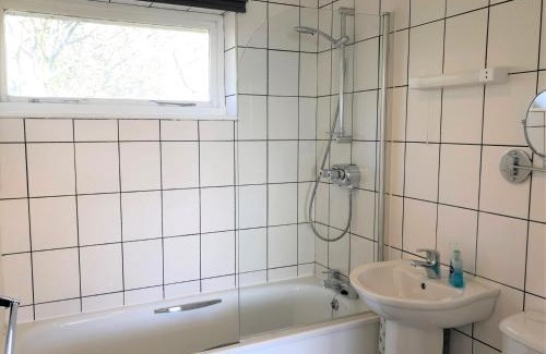 Ventnor House | 4 Bed in Ventnor IC169