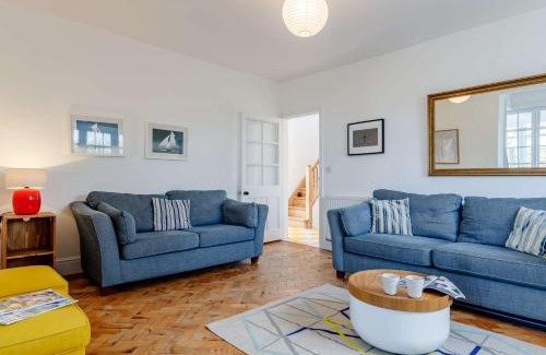West Bay House | 4 Bed in West Bay DC083