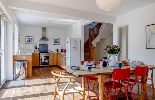West Bay House | 4 Bed in West Bay DC083
