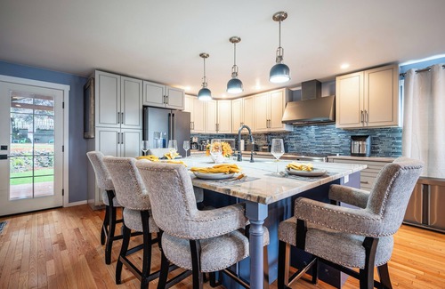 North College Park House | 4-Bed Modern Home with Rooftop, Covered Deck, Large Backyard & Central Location