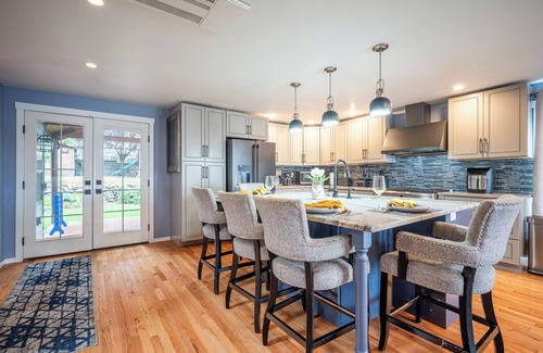 North College Park House | 4-Bed Modern Home with Rooftop, Covered Deck, Large Backyard & Central Location