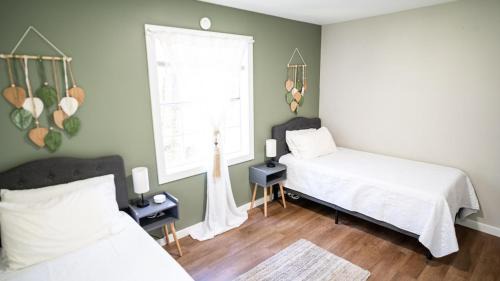 Bynum House | 4 Bed Moroccan style, min to UNC, Kids Essentials, Crib, walk to Golf
