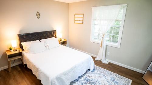 Bynum House | 4 Bed Moroccan style, min to UNC, Kids Essentials, Crib, walk to Golf